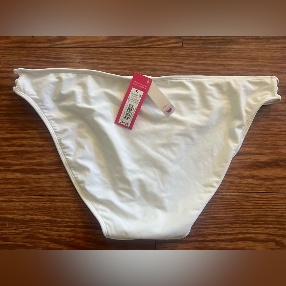 Whit Bikini Set - Picture 6 of 7